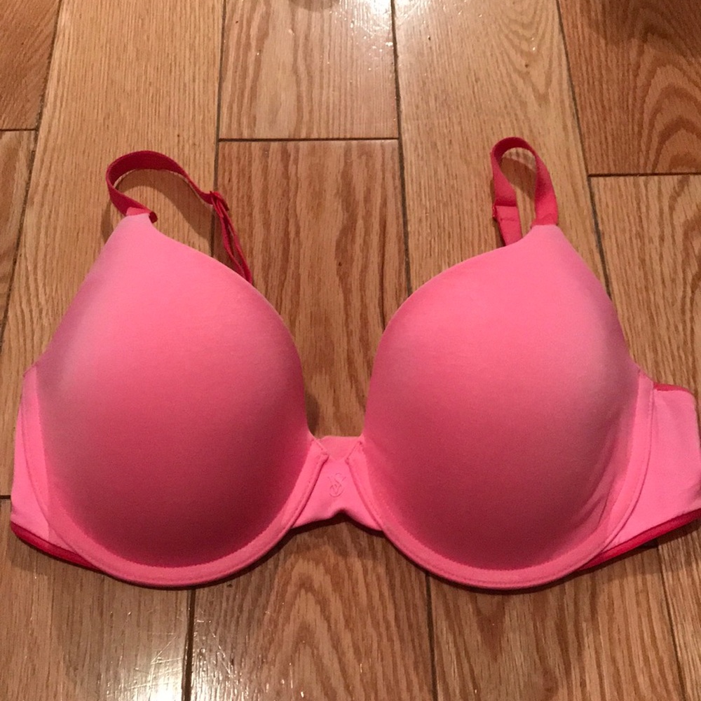 Victoria’s Secret bra 34D